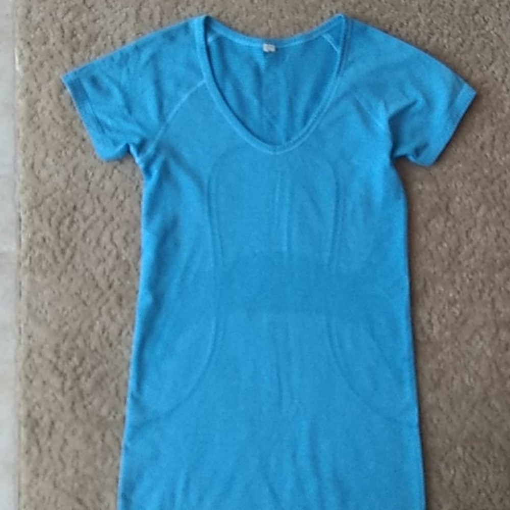 Lululemon swiftly shirt blue size 4 short sleeves